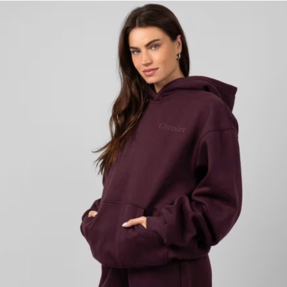 Comfrt Minimalist Hoodie in Maroon